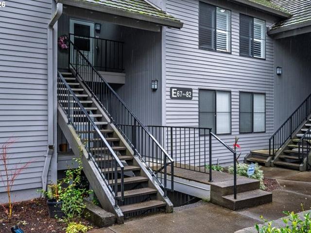 Condo for sale in Lake Oswego, Clackamas County