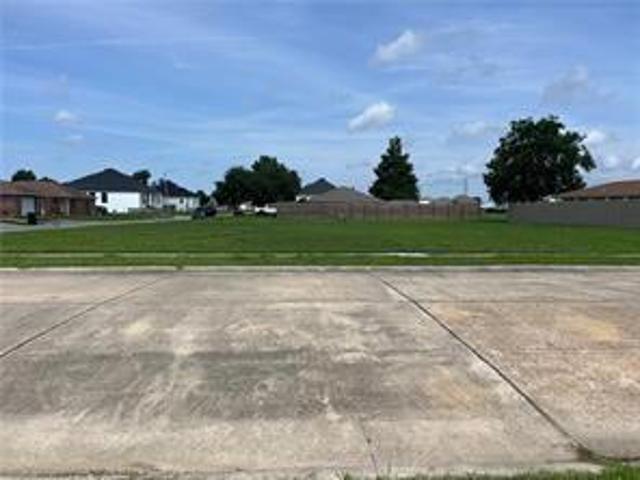 Land for sale in Chalmette, Louisiana