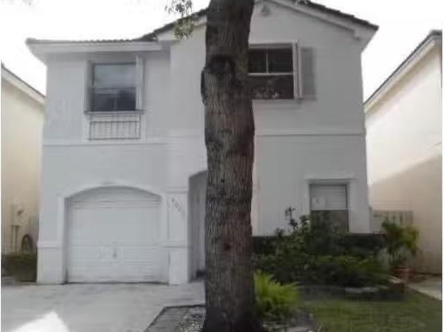 House for rent in Hollywood