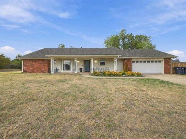 House for sale in Yukon, Canadian County