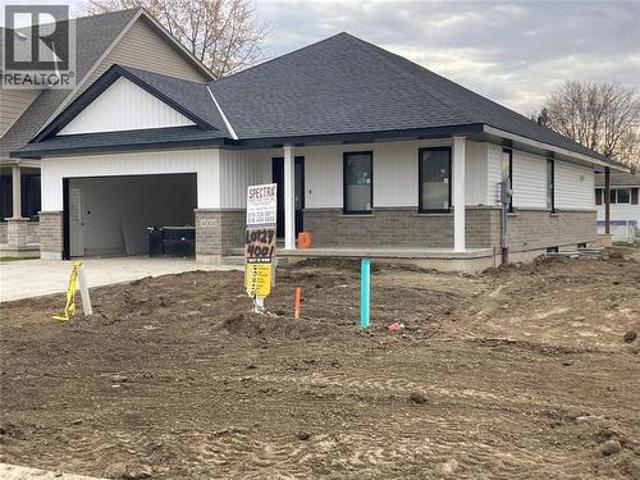 House for sale in Petrolia, Ontario