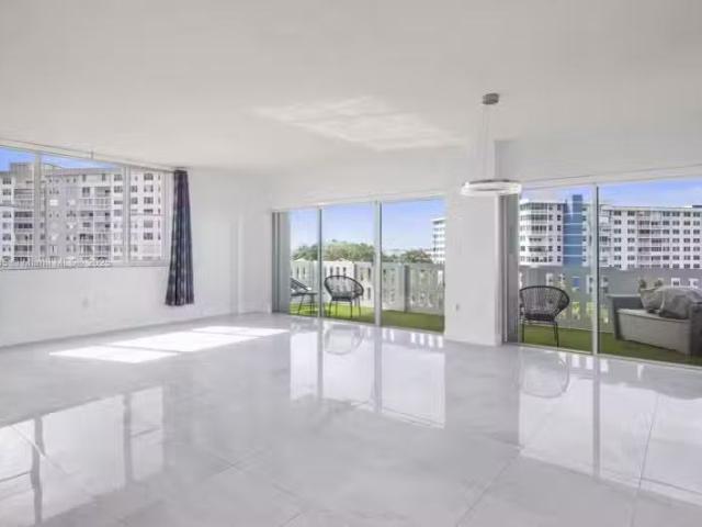 Condo for sale in Hollywood