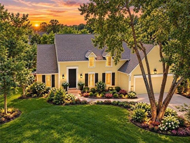 House for sale in Nall Hills East, Overland Park