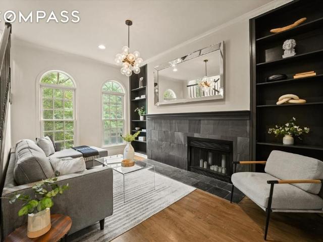 Townhouse for sale in Dallas