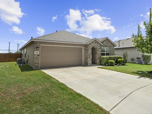 House for sale in Saint Hedwig, Texas