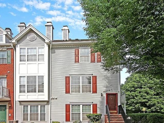 Townhouse for sale in Bridgewater, New Jersey