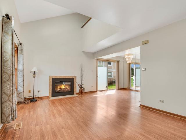 Townhouse for sale in Country Club Hills, Illinois
