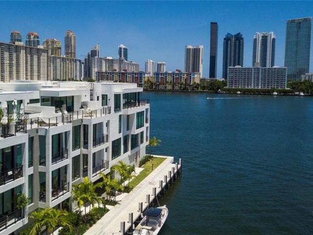 Townhouse for sale in North Miami Beach, Florida