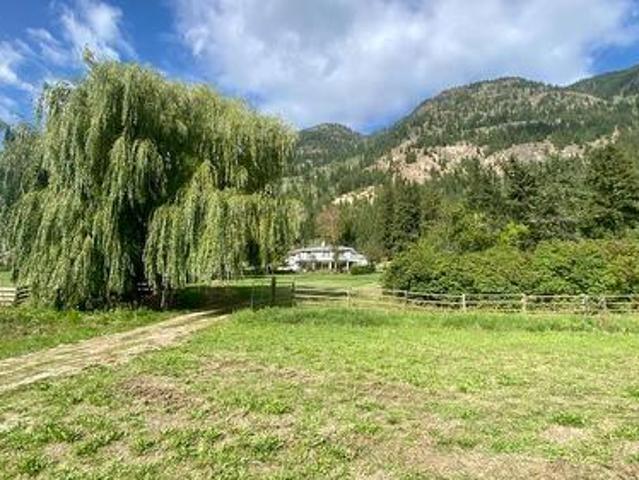 House for sale in Louis Creek, British Columbia