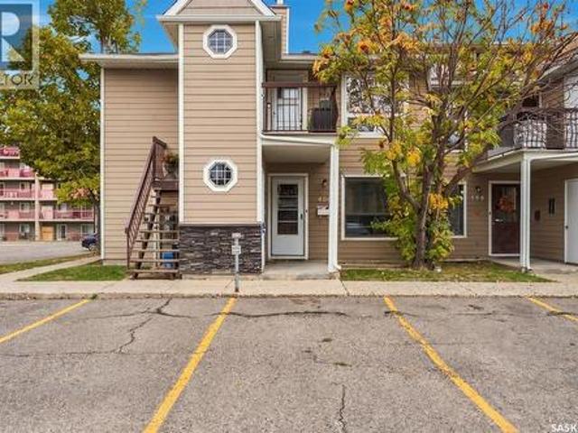 Townhouse for sale in Lakewood, Regina