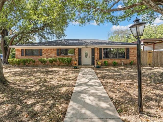 House for sale in Woodway, Texas