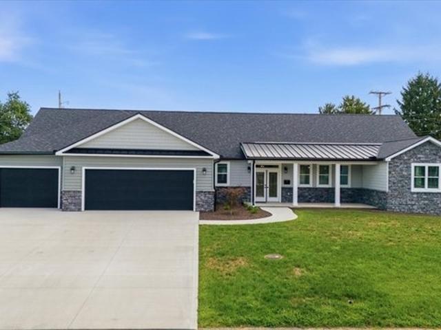 House for sale in Ravenswood, West Virginia
