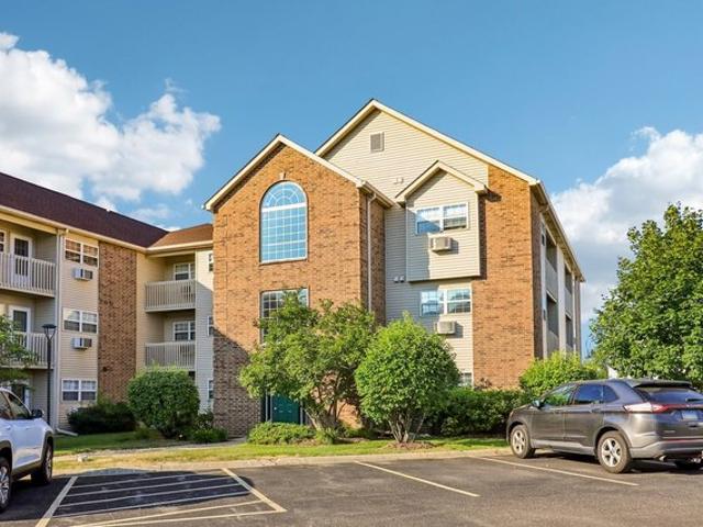 Condo for sale in Mchenry, Illinois