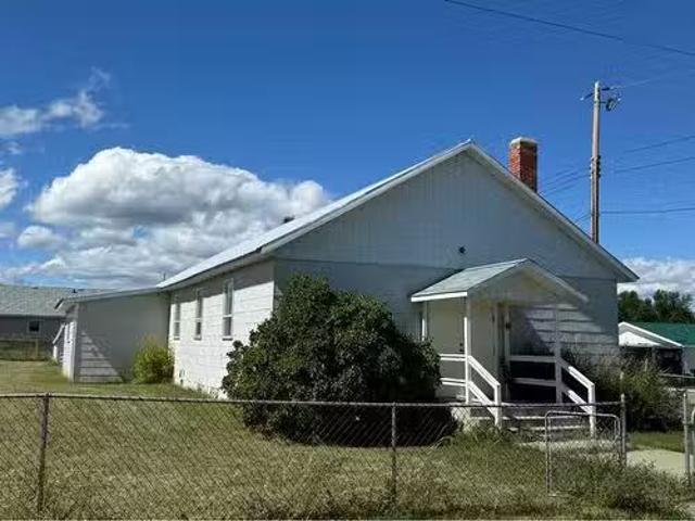 House for sale in Lundbreck, Alberta