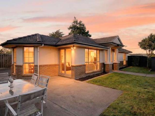 House for sale in Chaslands, Canterbury