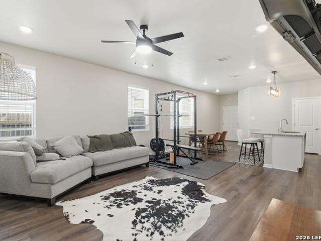 House for sale in Saint Hedwig, Texas