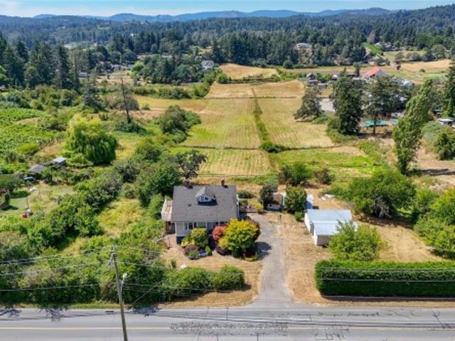 House for sale in Strawberry Vale, Saanich