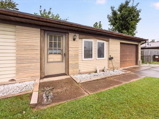 House for sale in Highland Village, Bloomington