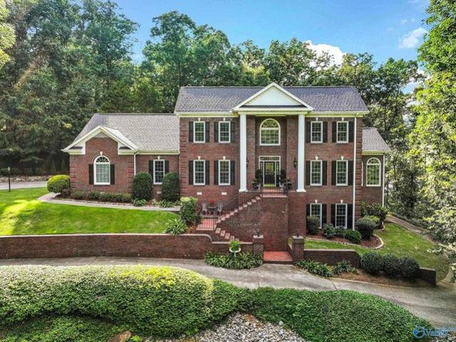 House for sale in Guntersville, Alabama