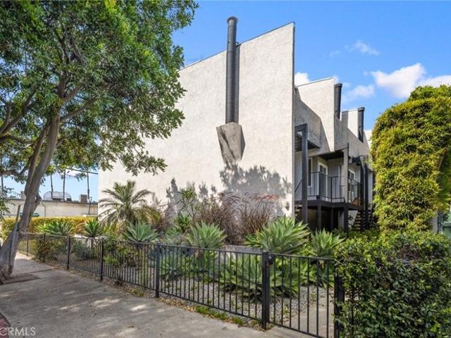 Townhouse for sale in Canoga Park, California