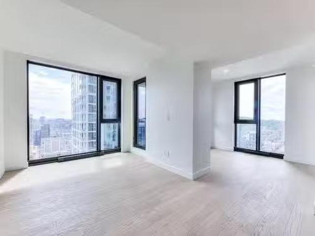 Condo for sale in Hampstead