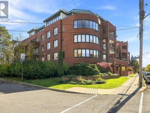 Condo for sale in Rideau-Vanier, Ottawa