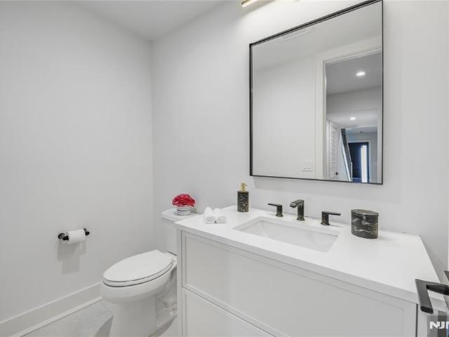 Townhouse for sale in Leonia, New Jersey