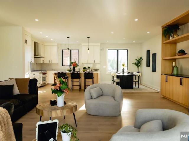 Condo for sale in Leonia, New Jersey
