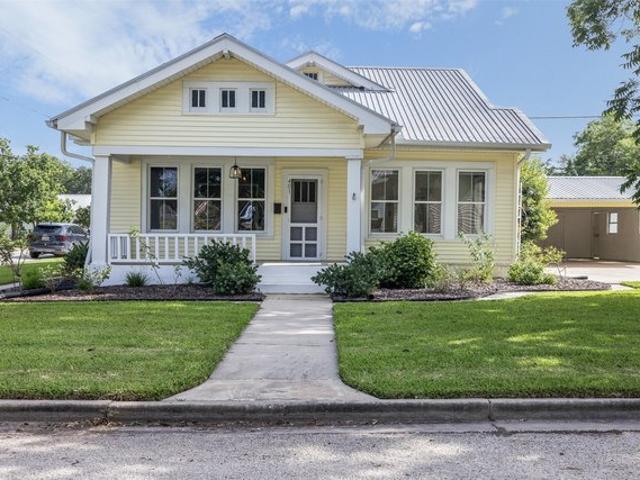 House for sale in Hallettsville, Texas