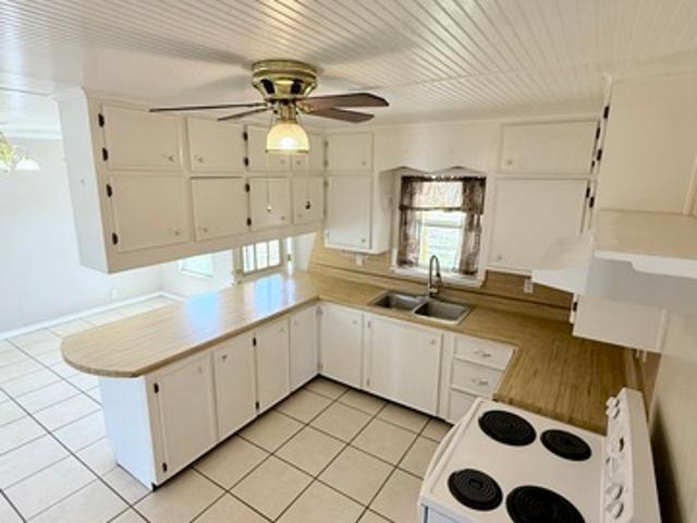 House for sale in Camp Wood