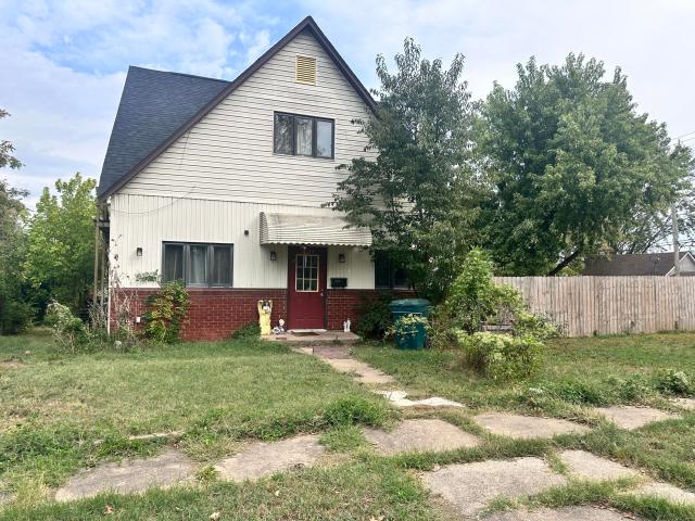 House for sale in Monett, Barry County