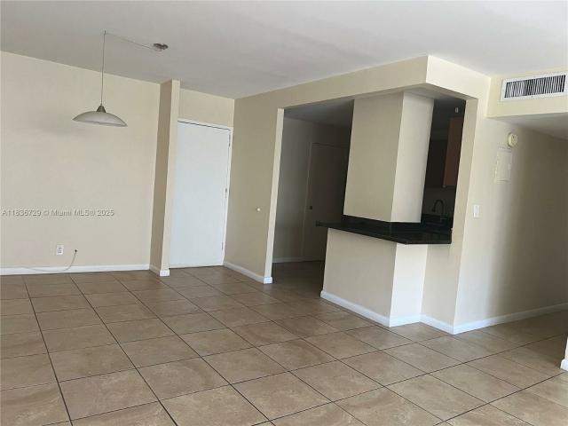 Condo for rent in Hallandale