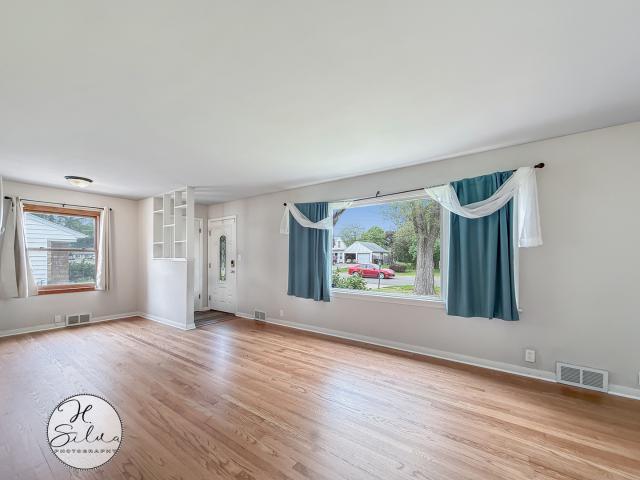 House for sale in Mchenry, Illinois
