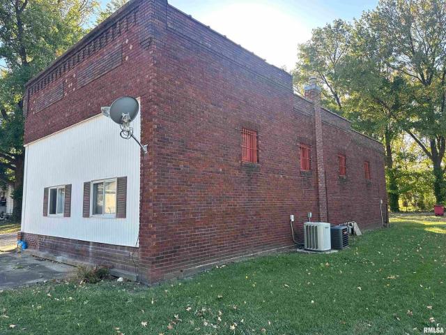 House for sale in Perry, Illinois