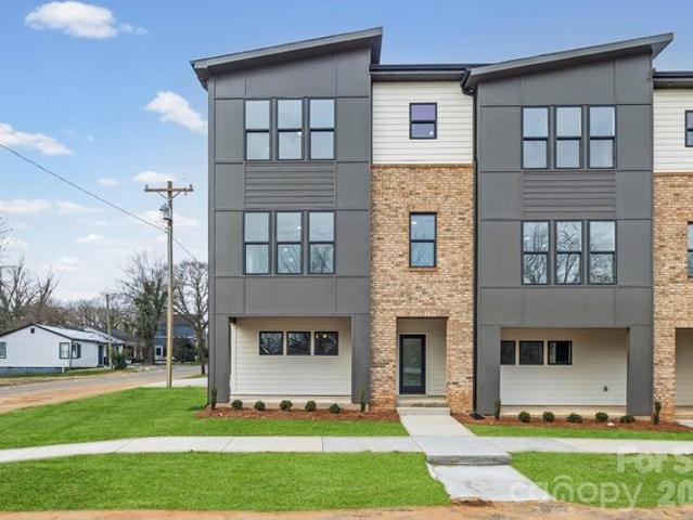 Townhouse for sale in Mount Holly, North Carolina