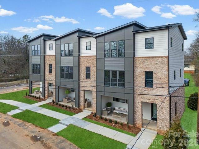Townhouse for sale in Mount Holly, North Carolina