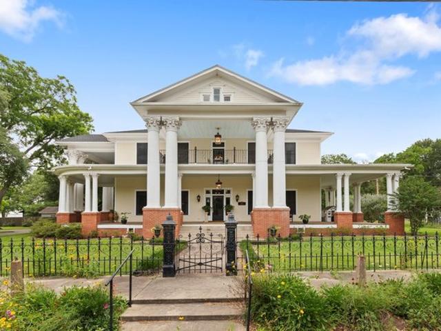 House for sale in Eagle Lake, Texas