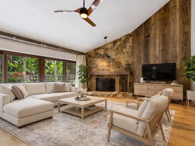 Townhouse for sale in Crystal Beach, Florida
