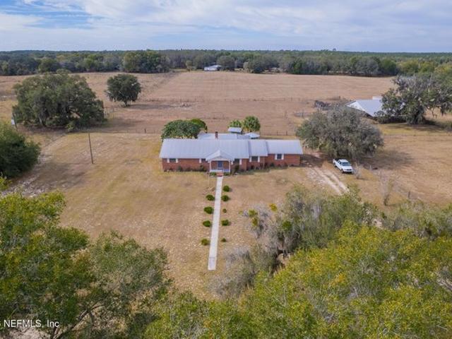 House for sale in Pomona Park, Florida