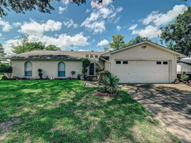 House for sale in Benbrook, Texas