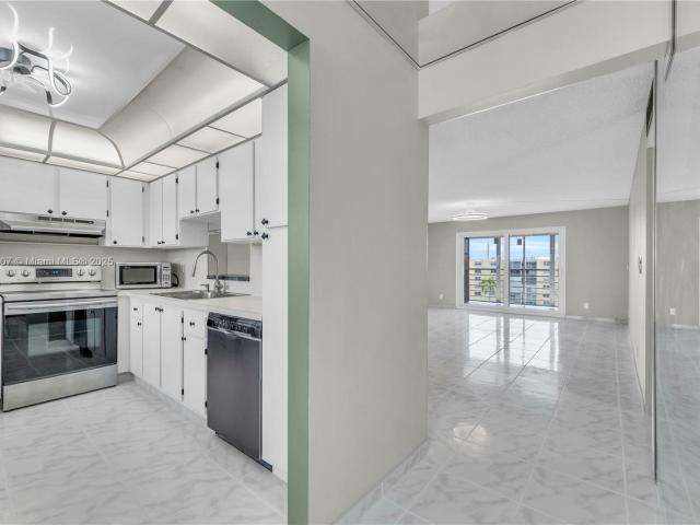 Condo for rent in Dania