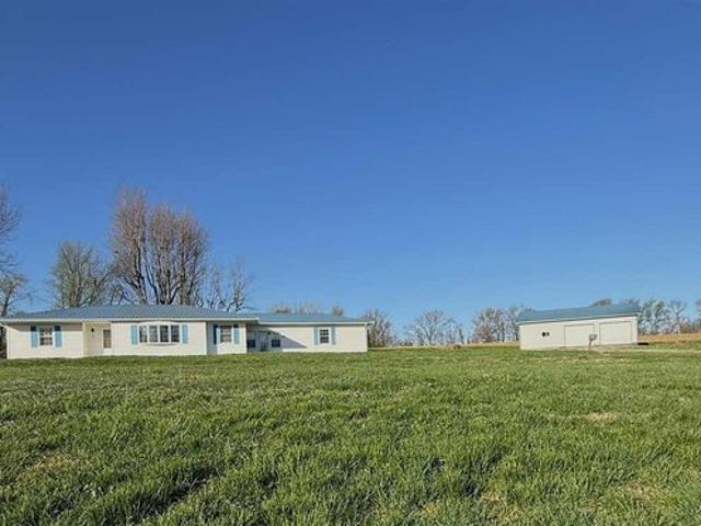 House for sale in Edwardsport, Indiana