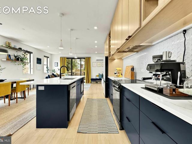 Townhouse for sale in Mount Rainier