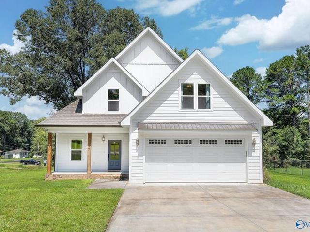 House for sale in Guntersville, Alabama