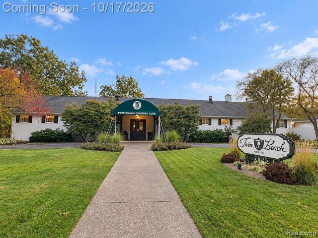 House for sale in Crystal Beach, West Bloomfield Township