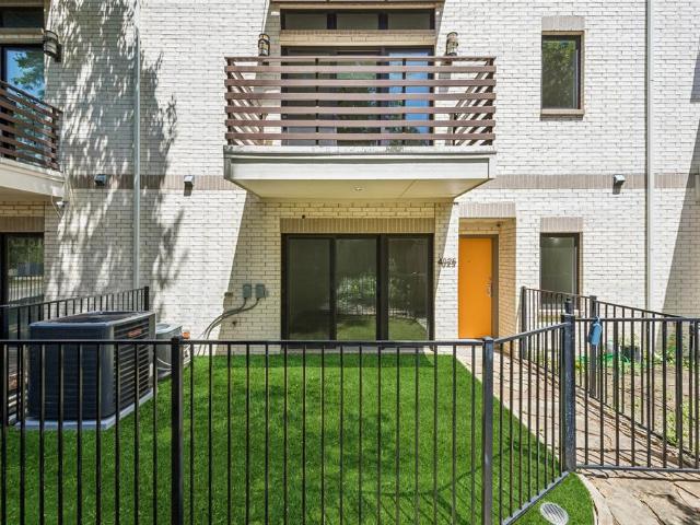 Townhouse for sale in Dallas, Texas