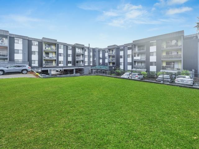 Apartment for rent in North Quadra, Saanich