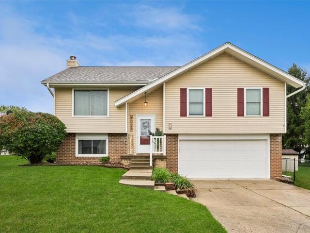 House for sale in MacRae Highlands, Urbandale