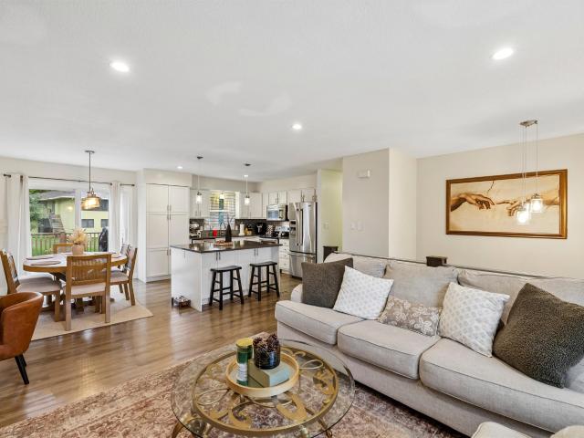 House for sale in MacRae Highlands, Urbandale