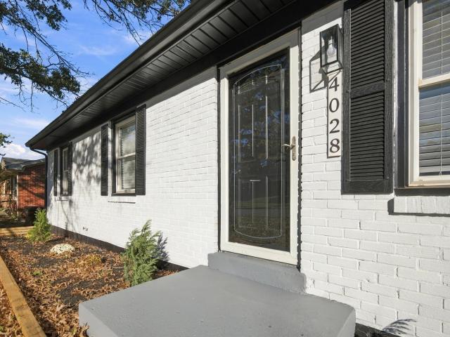 House for sale in Pickway Korner, Lexington